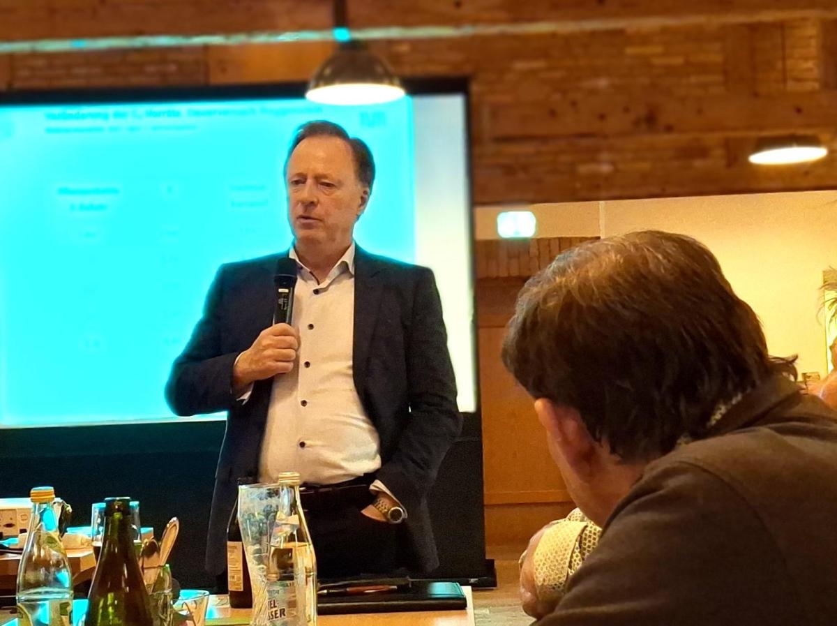 Professor Kurt-Jürgen Hülsbergen spricht bei der Veranstaltung am Freitag, 20. November, in Tittmoning darüber, wie Fruchtfolge, Düngung und Pflanzenkohle den Aufbau und die CO2-Bindung von Humus beeinflussen.