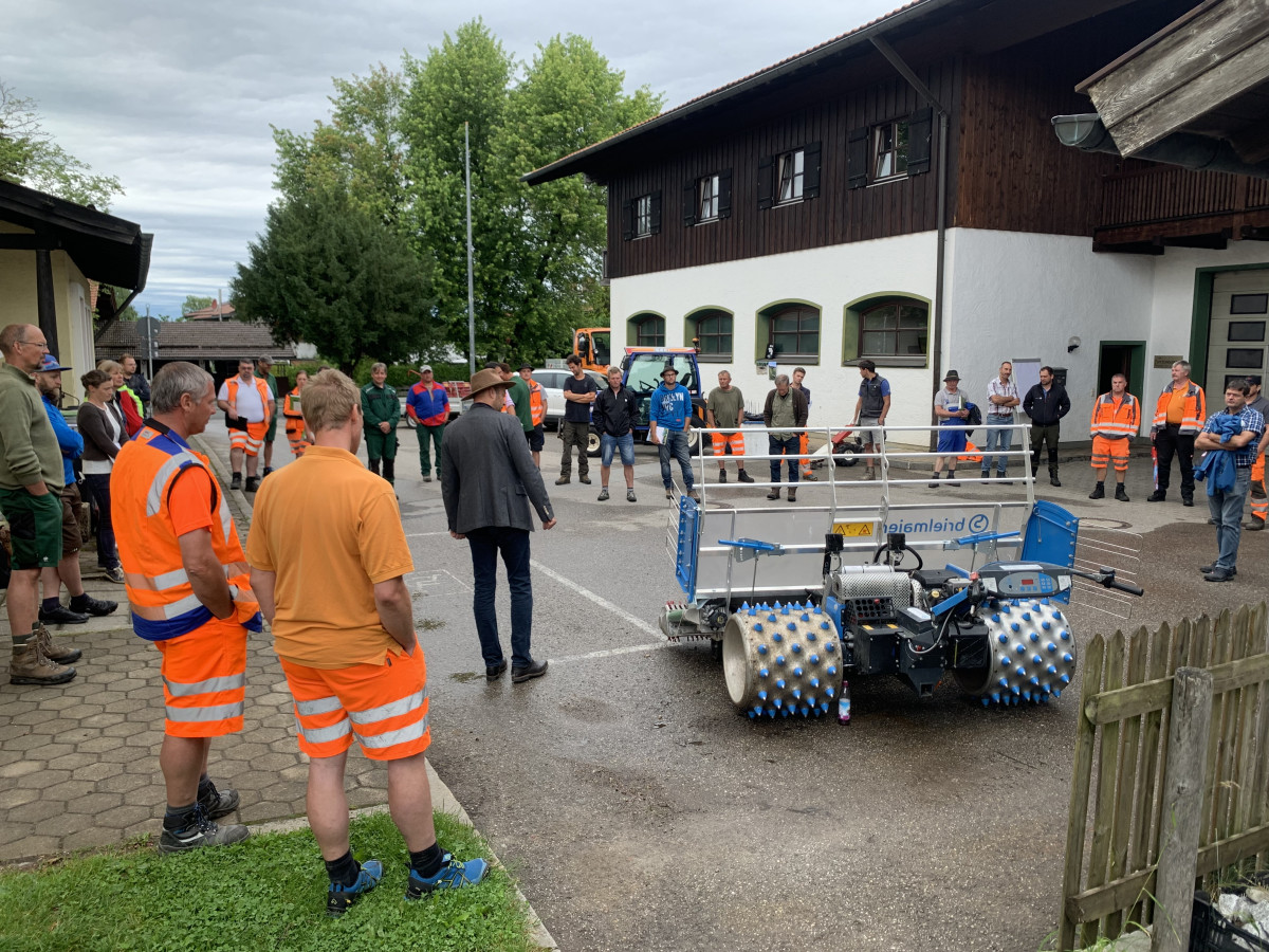 Mitarbeiter der Bauhöfe beim Schauen