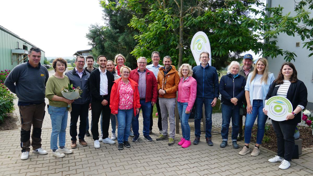 Gruppe von Menschen die an der Veranstaltung Biohof hautnah teilgenommen haben