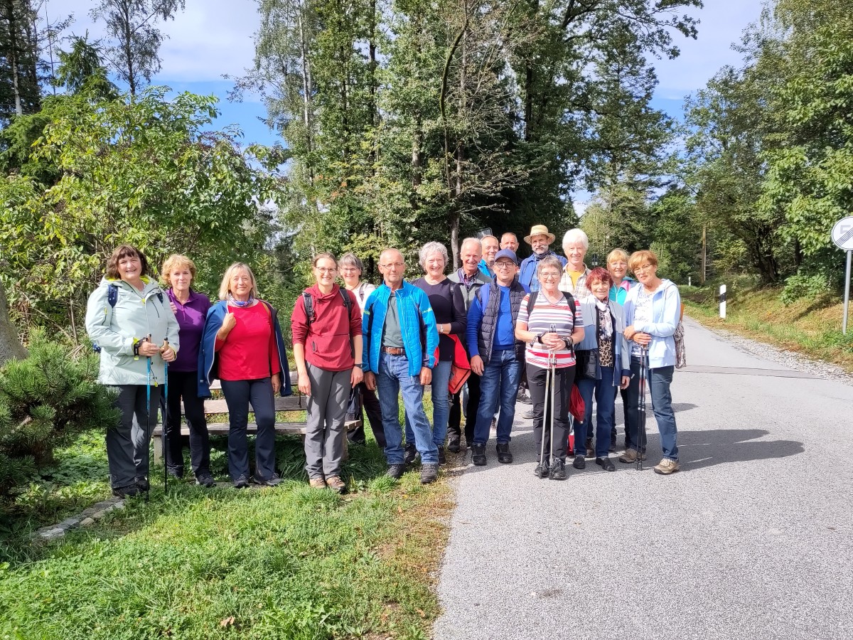 Wandergruppe in der Öko-Modellregion Passauer Oberland
