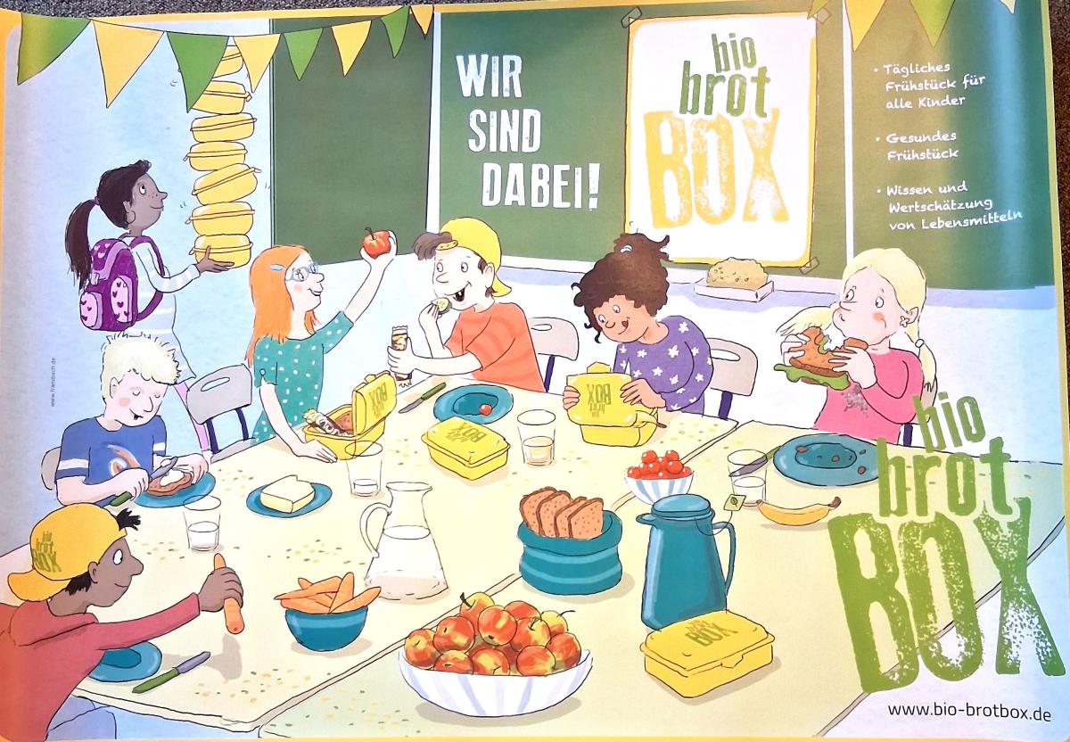 ein gemaltes Bild zeigt Kinder in einem Klassenzimmer mit einem Tisch voller elckerer Lebensmittel