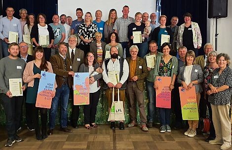 Brigitte und Konrad Klostermann aus Deining-Arzthofen belegten mit der artenreiche Hangwiese "Vordere Leiten" den 4. Platz.