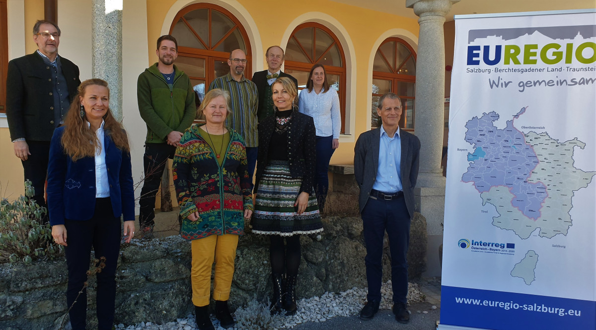 Nachhaltigkeit im Blick: (vorne von links) Eva Bernauer, Marlene Berger-Stöckl, Monika Seidenfuß-Bauernschmid, Steffen Rubach, sowie hinten von links Thomas Gasser, Michael Steinmaßl, Michael Wahlich, Franz Keil und Theresa Hallinger.