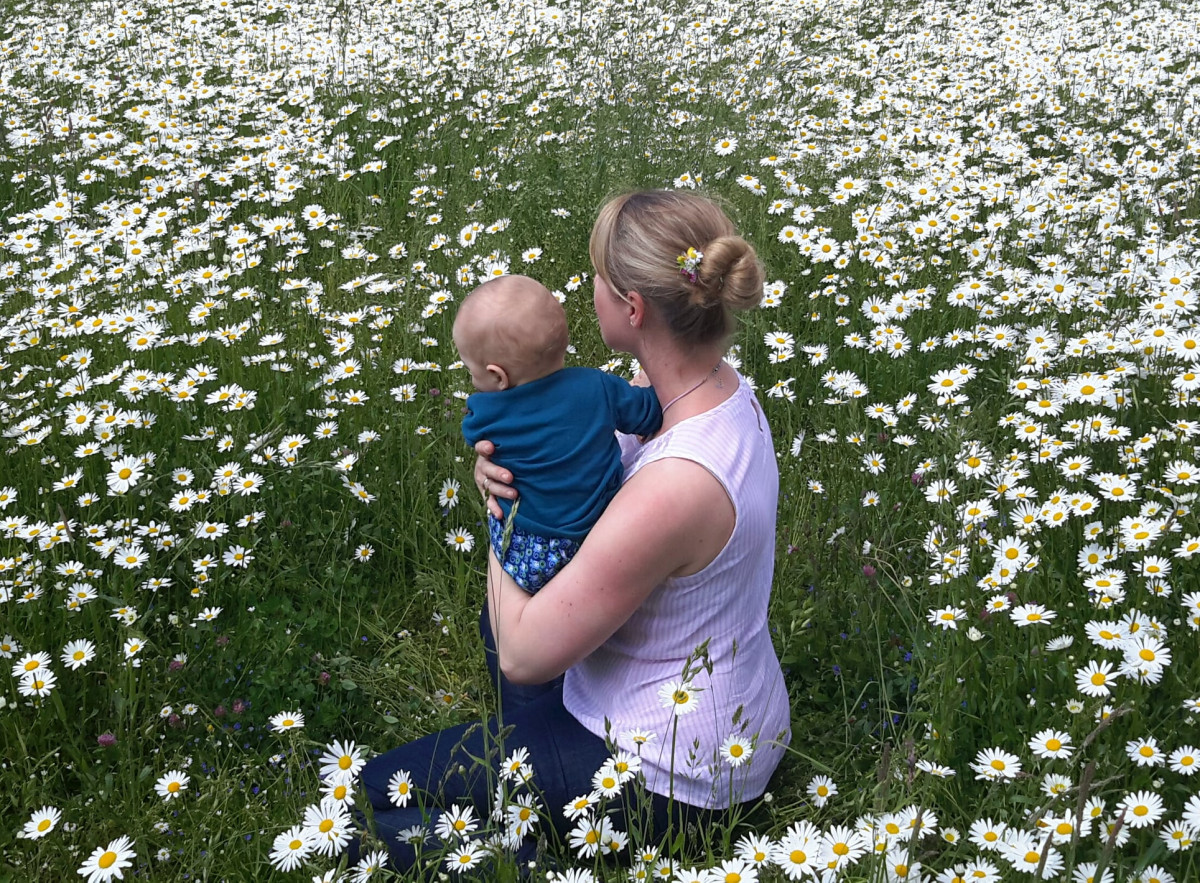 Familie Ehm hat fünf Kinder, die die Natur von klein auf spielerisch im Garten entdecken können