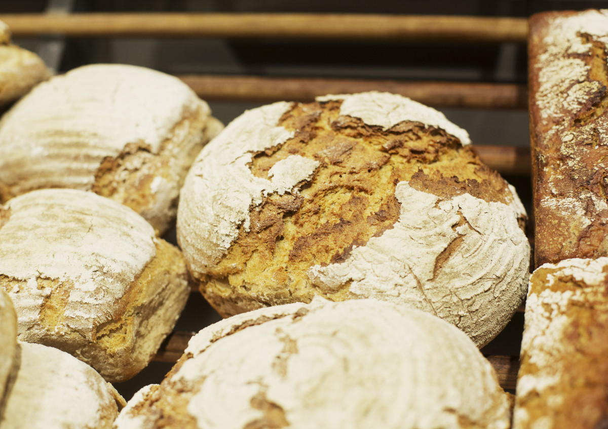 rundes Bio-Brotlaib mit knuspriger Kruste