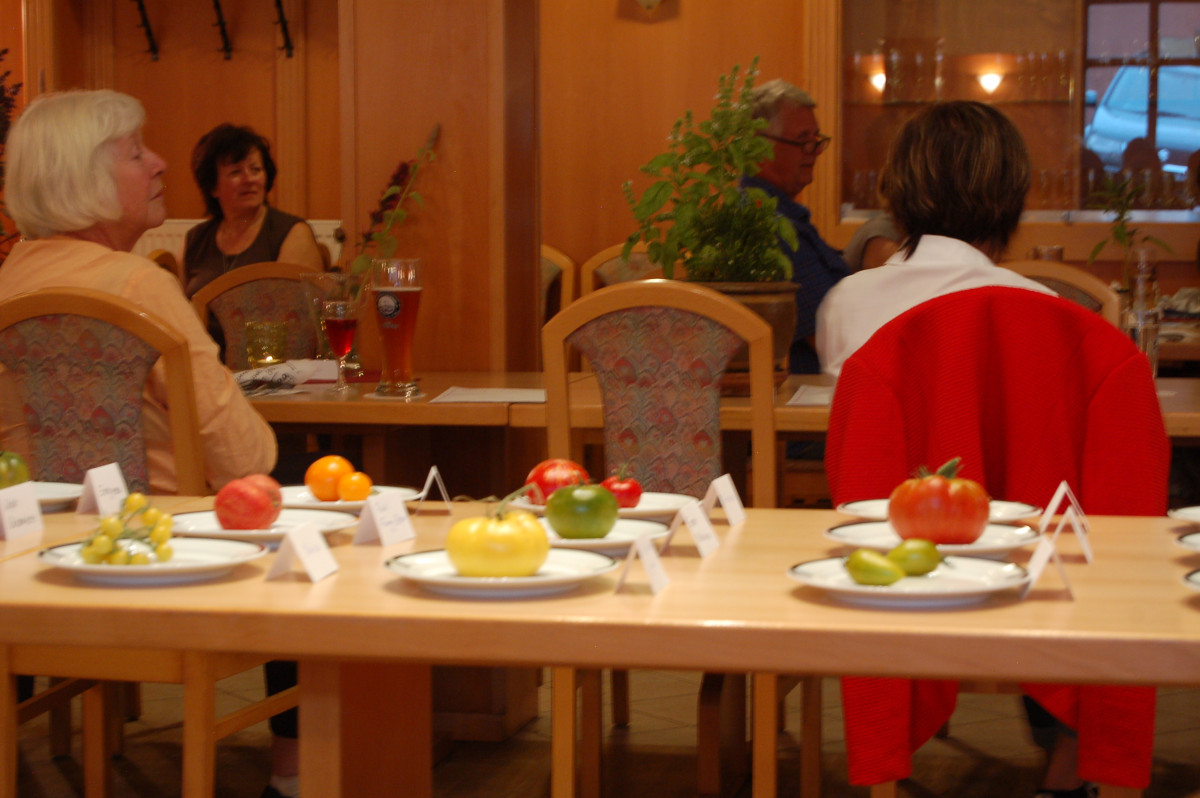 Tomatenvielfaltsmenü mit Tomatenausstellung