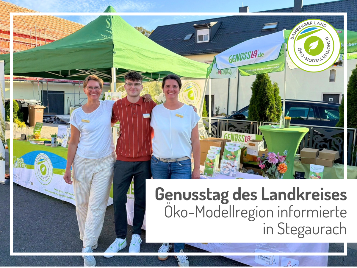 Personen stehen am Messestand